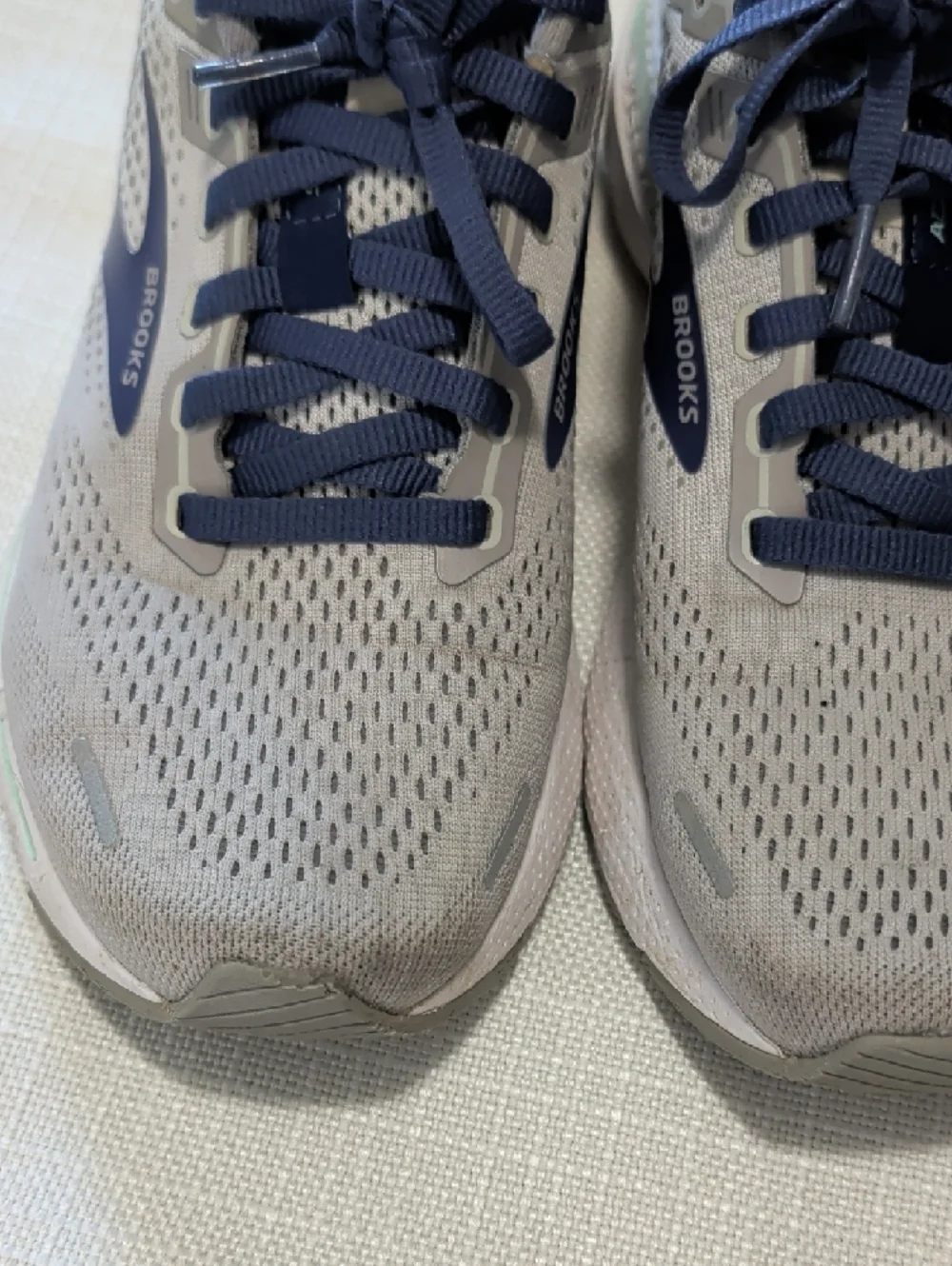 Brooks Women Light Gray and Navy Running Sneakers - Picture 8 of 11